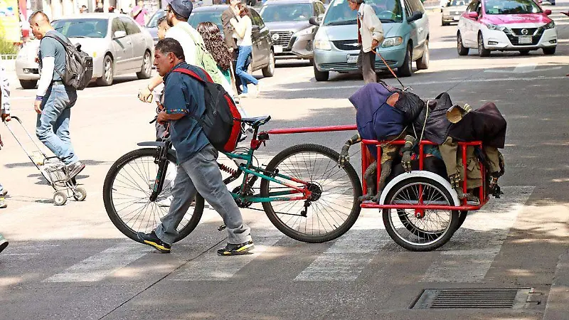 “Bici-Logística”: El ingenio capitalino sobre dos ruedas [Fotorreportaje]